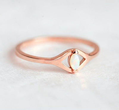 Opal-Roségold-Ring im Marquise-Schliff im Katzenaugen-Design