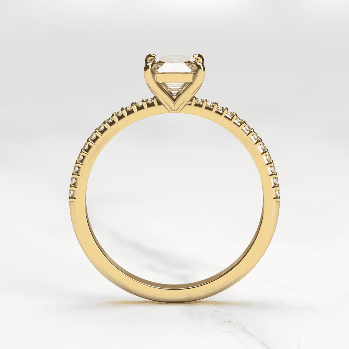 Verjüngter halber Pavé-Ring mit weißem Diamant im Smaragdschliff