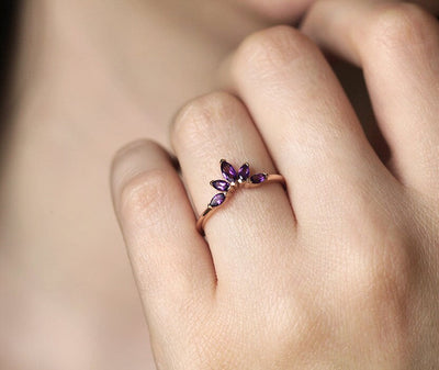 Lila Amethyst-Blumenkronenring im Marquiseschliff