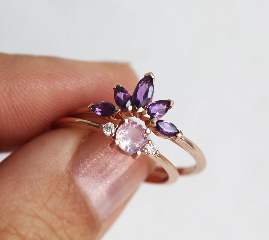 Lila Amethyst-Blumenkronenring im Marquiseschliff mit Hauptring