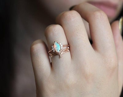 Erhabener Opal-Nesting-Band-Ring aus Roségold im Marquise-Schliff mit seitlichen runden weißen Diamanten