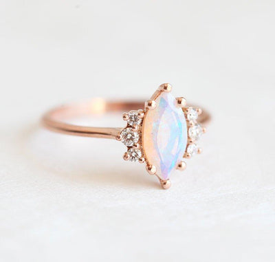 Erhabener Opal-Nesting-Band-Ring aus Roségold im Marquise-Schliff mit seitlichen runden weißen Diamanten