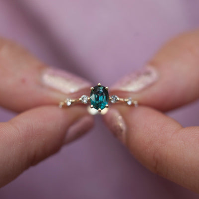 Ophelia Grüner Teal-Saphir-Ring