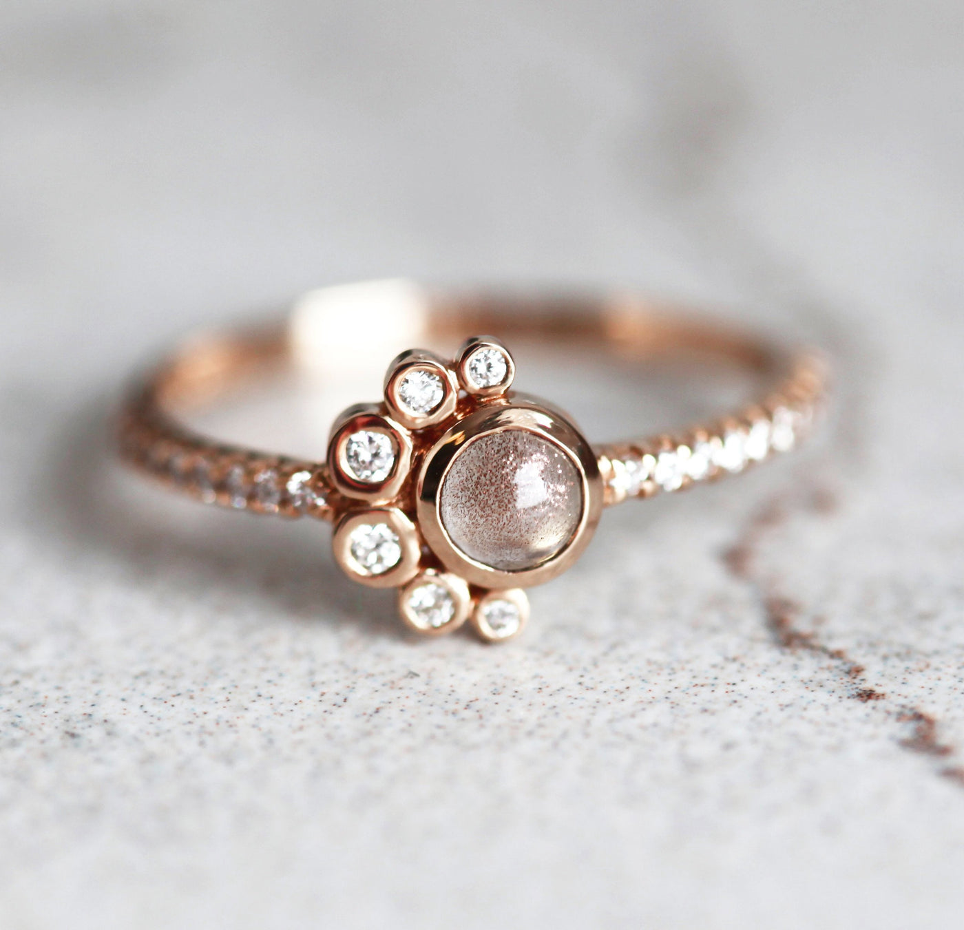 Oregon Sunstone Cluster-Ring mit Diamanten-Capucinne