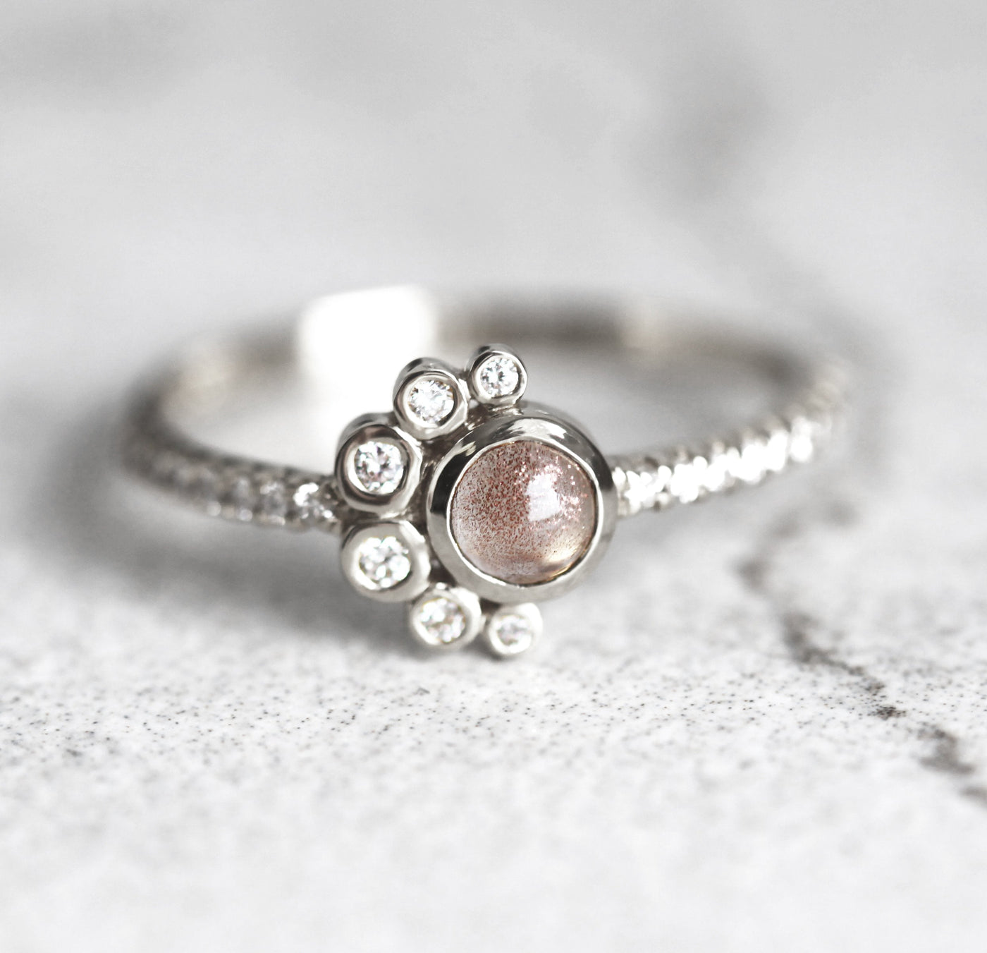 Oregon Sunstone Cluster-Ring mit Diamanten-Capucinne