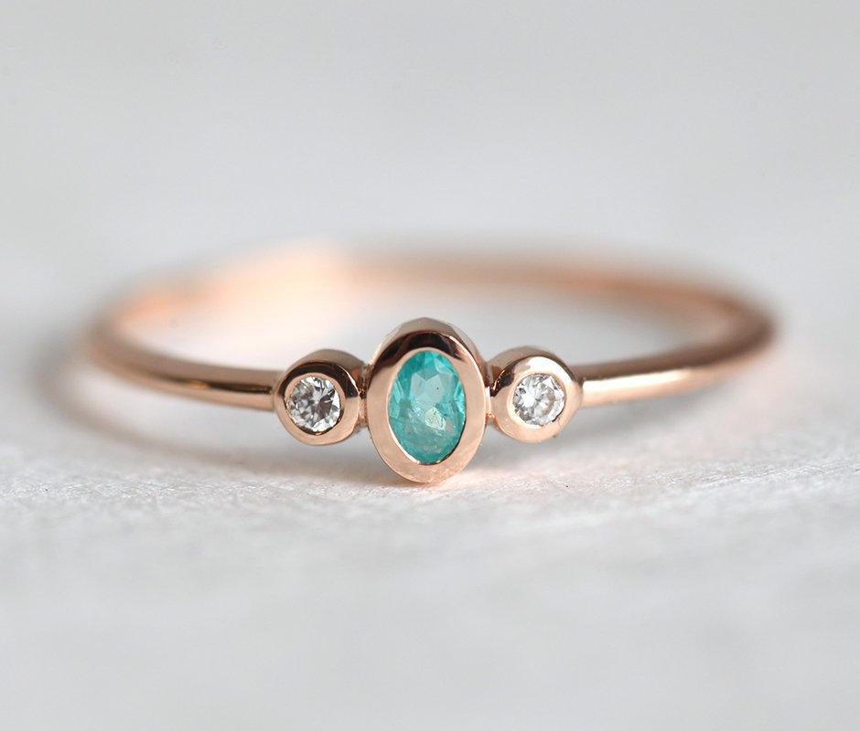 Verlobungsring mit Paraiba-Turmalin und Diamant