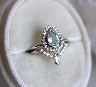 Birnen-Aquamarin-Ring, besetzt mit Diamant-Halo und Marquise-Band