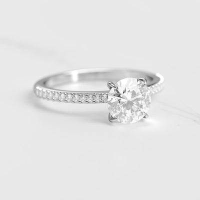 Runder Eternity-Ring mit Halbdiamant-Pavé