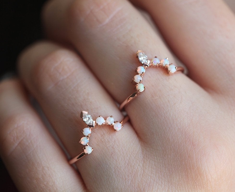 Zusätzlicher Ring mit Opal und Diamant im Marquise-Schliff für das Ringset