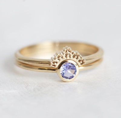 Blauer runder Tansanit-Ring mit passendem Gold-Spitzenband