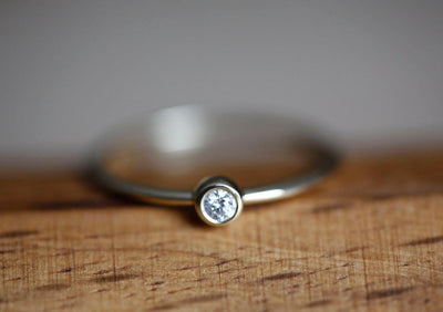 SOLITÄR-DIAMANT-RING, KLEINER DIAMANT-RING-Capucinne