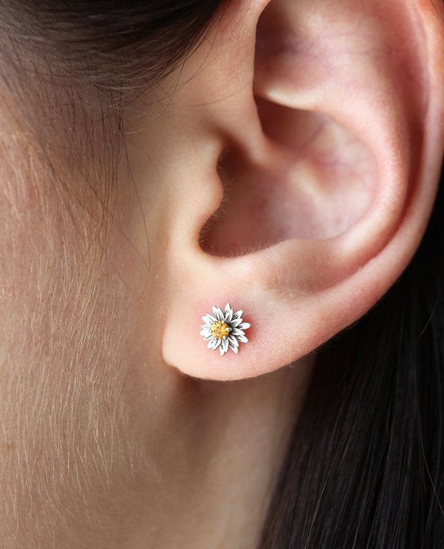 Runde Sonnenblumen-Ohrstecker mit Diamanten und Gold