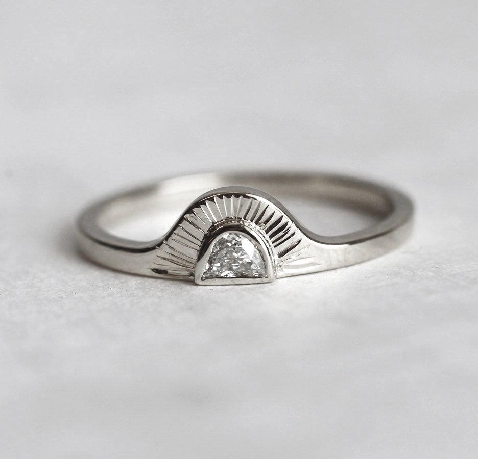 SUNRISE RING-Capucinne