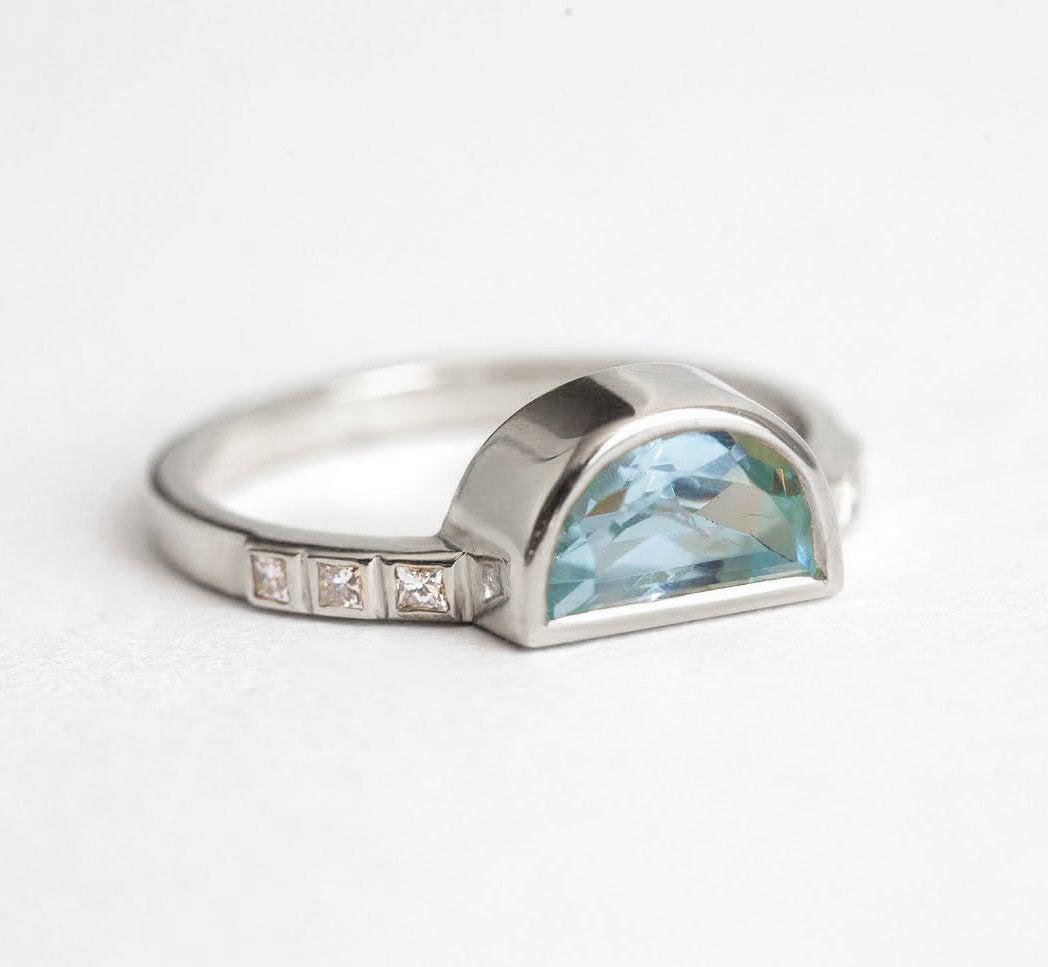 Ula Halbmond-Aquamarin-Ring