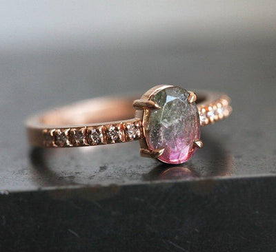 Wassermelonen-Oval-Turmalin-Ring aus Roségold mit Band im Seitenstein-Stil und weißen Diamanten