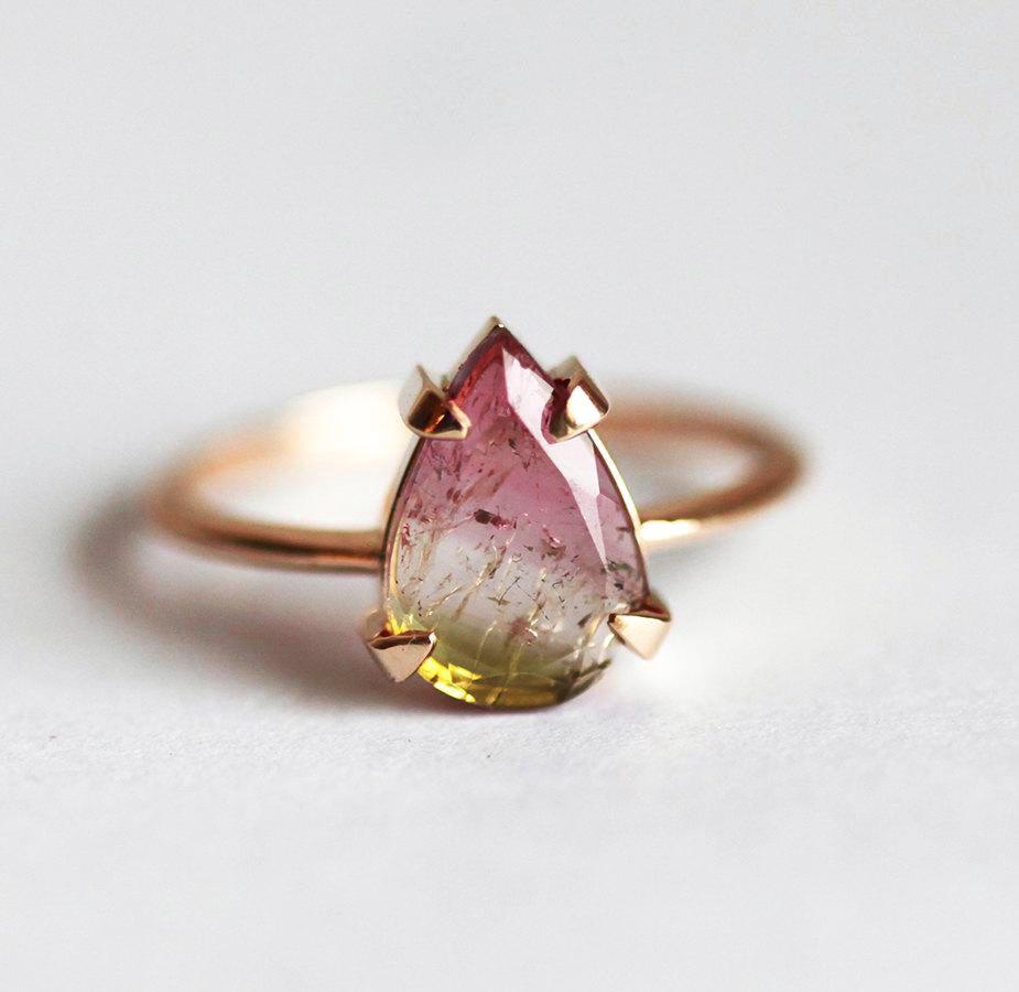 Ring aus Roségold im Solitär-Stil mit birnenförmigem Wassermelonen-Turmalin