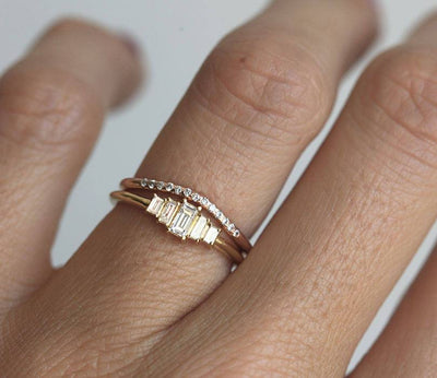 Art-Deco-Ring mit weißem Diamant im Baguetteschliff und passendem Diamantring