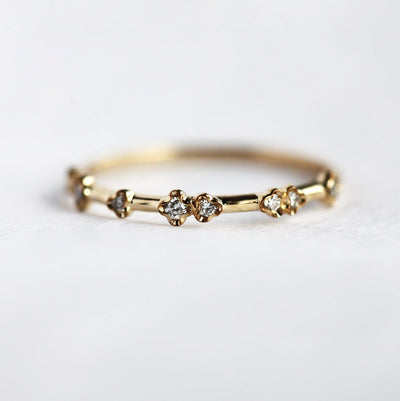 Gelbgold-Diamantring, gebogenes Diamantband